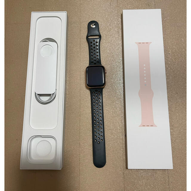 Apple Watch(アップルウォッチ)のApple Watch SE GPS 44mm ゴールドアルミニウム メンズの時計(腕時計(デジタル))の商品写真