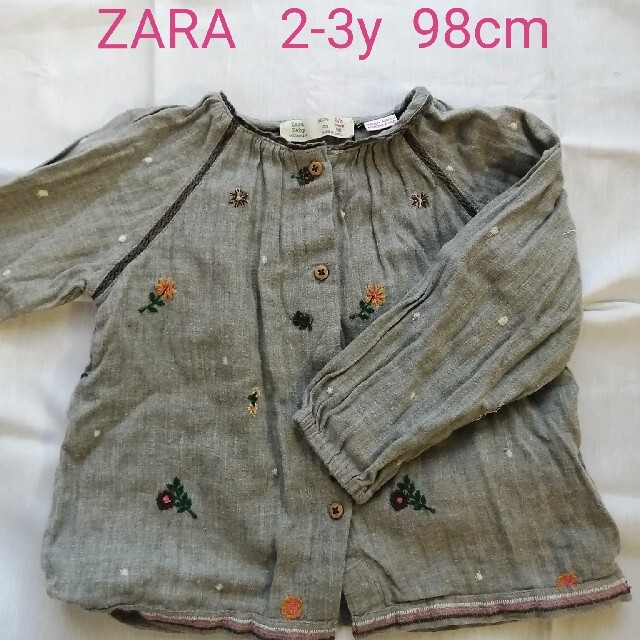ZARA KIDS(ザラキッズ)のZARA baby 98cm  刺繍ブラウス　グレー キッズ/ベビー/マタニティのキッズ服女の子用(90cm~)(ブラウス)の商品写真
