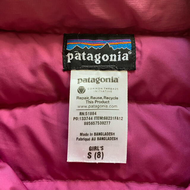 patagonia(パタゴニア)のパタゴニア　ダウンジャケット　ガールズ　Sサイズ キッズ/ベビー/マタニティのキッズ服女の子用(90cm~)(ジャケット/上着)の商品写真