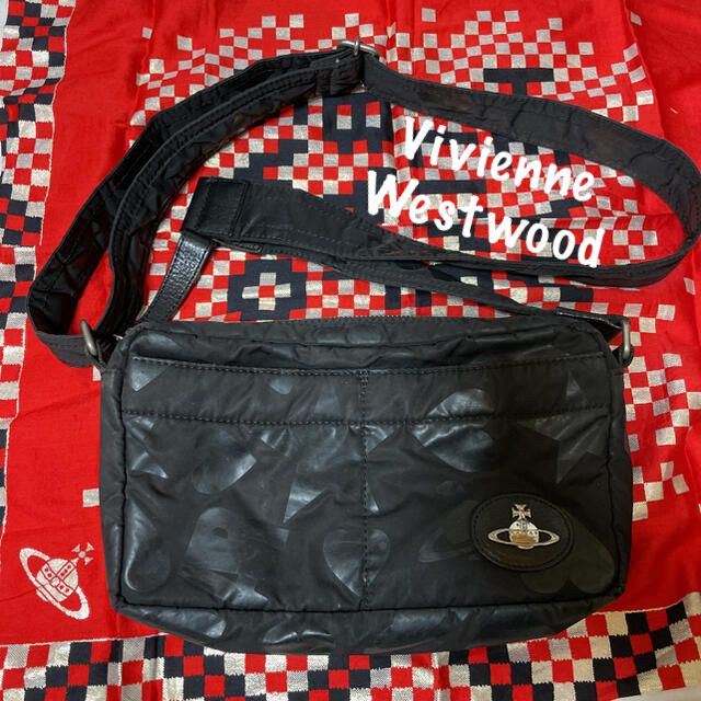 Vivienne Westwood(ヴィヴィアンウエストウッド)の専用です【正規品】☆VivienneWestwood☆ 黒　使用感あります。 レディースのバッグ(ショルダーバッグ)の商品写真