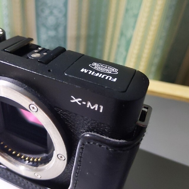 富士フイルム(フジフイルム)の美品　FUJIFILM　X-M1 基本動作確認済　おまけ有り スマホ/家電/カメラのカメラ(ミラーレス一眼)の商品写真