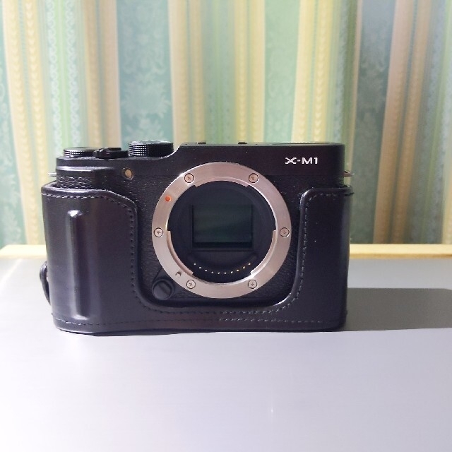 富士フイルム(フジフイルム)の美品　FUJIFILM　X-M1 基本動作確認済　おまけ有り スマホ/家電/カメラのカメラ(ミラーレス一眼)の商品写真