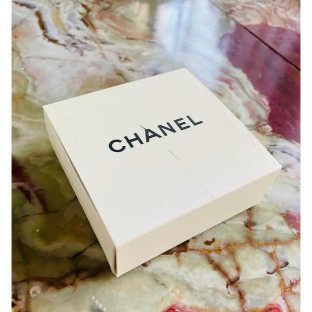 CHANEL(シャネル)の〈新品・未使用〉シャネル　ノベルティ　ストラップ　ミラー　鏡　CHANEL正規品 レディースのファッション小物(ミラー)の商品写真