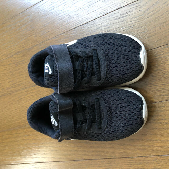 NIKE(ナイキ)のNIKEタンジュンスニーカーブラック17センチ キッズ/ベビー/マタニティのキッズ靴/シューズ(15cm~)(スニーカー)の商品写真