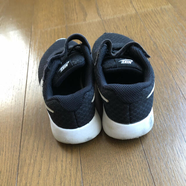 NIKE(ナイキ)のNIKEタンジュンスニーカーブラック17センチ キッズ/ベビー/マタニティのキッズ靴/シューズ(15cm~)(スニーカー)の商品写真