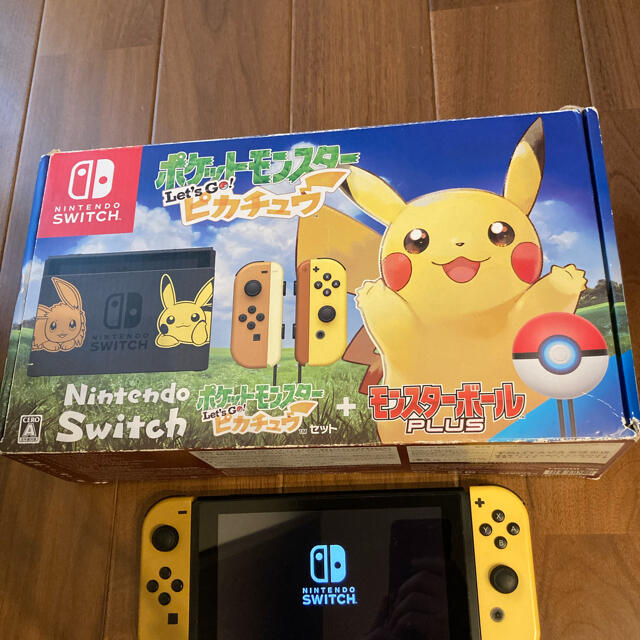 ☆ダウンロードソフト4本付☆送料込任天堂スイッチ本体ポケットモンスターピカチュウエンタメホビー