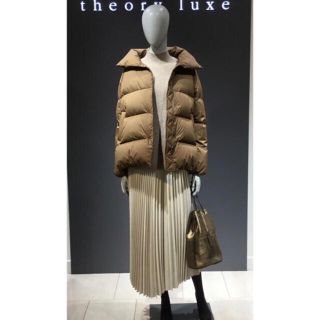 セオリーリュクス(Theory luxe)のTheory luxe 19aw ショート丈ダウンコート(ダウンジャケット)