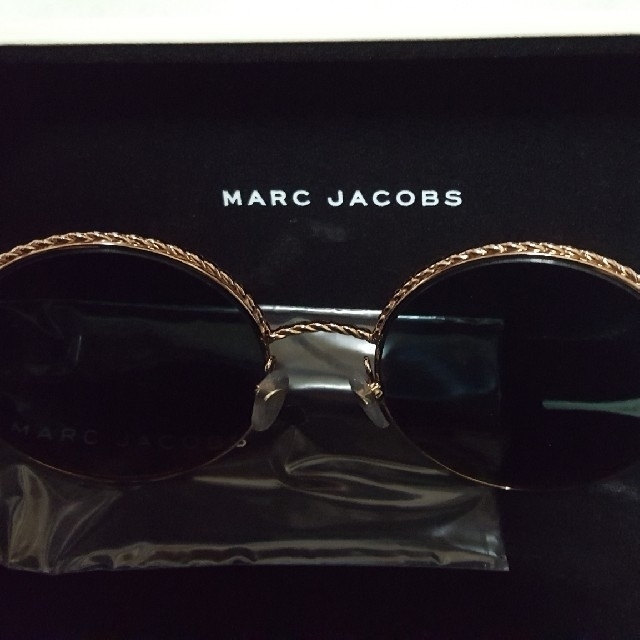 MARC JACOBS(マークジェイコブス)のMARCJACOBS☆新品未使用☆サングラス☆ヴィヴィアン シャネル レディースのファッション小物(サングラス/メガネ)の商品写真