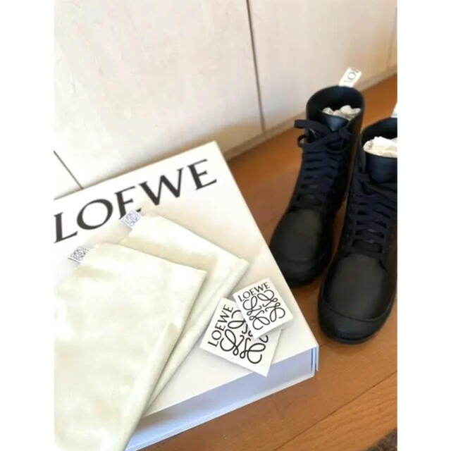 LOEWE(ロエベ)の専用！　今期　ロエベ   コンバットブーツ　39  ブラック レディースの靴/シューズ(ブーツ)の商品写真