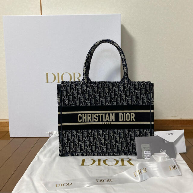 最新入荷 Dior ディオール　ブックトート国内直営店購入品レシート付き 完売！【新品！】Dior - トートバッグ