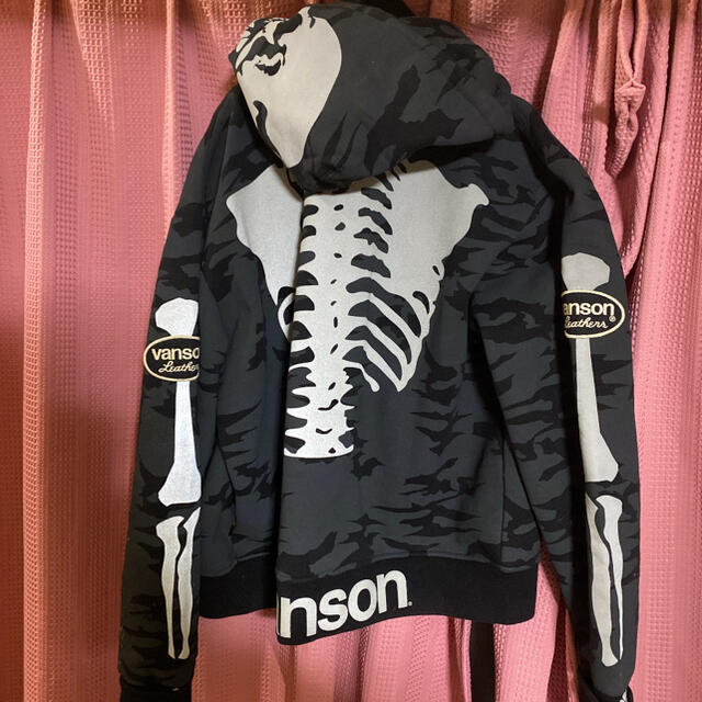 VANSON(バンソン)のVANSON バンソン パーカー  ZIP ヒューマンボーン　ブラックカモ美品 メンズのジャケット/アウター(ライダースジャケット)の商品写真