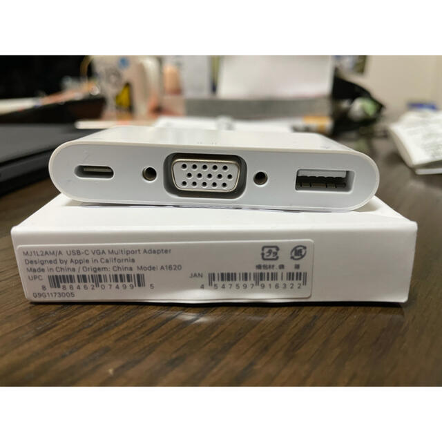 Apple(アップル)のアップル USB-C VGA Multiportアダプタ MJ1L2AM/A スマホ/家電/カメラのPC/タブレット(その他)の商品写真