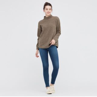 ユニクロ(UNIQLO)のソフトフラッフィーモックネックセーター　セットアップ　ブラウン(ルームウェア)