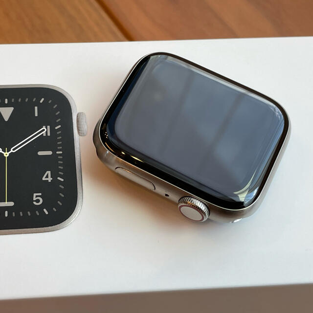 Apple Watch(アップルウォッチ)のApple Watch Edition 6 チタニウム 44mm本体 メンズの時計(腕時計(デジタル))の商品写真