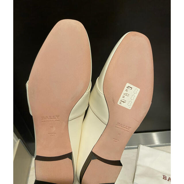 なんですけ Bally - Bally バリーJanelleバックル白ローファー サイズ