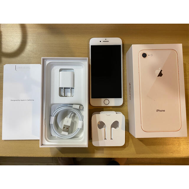 Apple(アップル)のiPhone8 Gold 64GB スマホ/家電/カメラのスマートフォン/携帯電話(スマートフォン本体)の商品写真