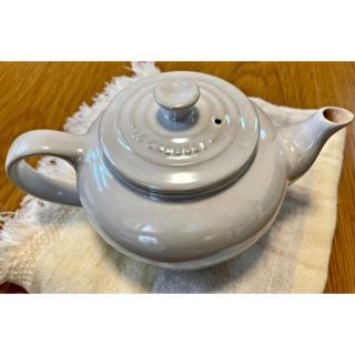 ルクルーゼ(LE CREUSET)の【Milky wayさん専用☺︎】ル・クルーゼ・ティーポット♡(食器)