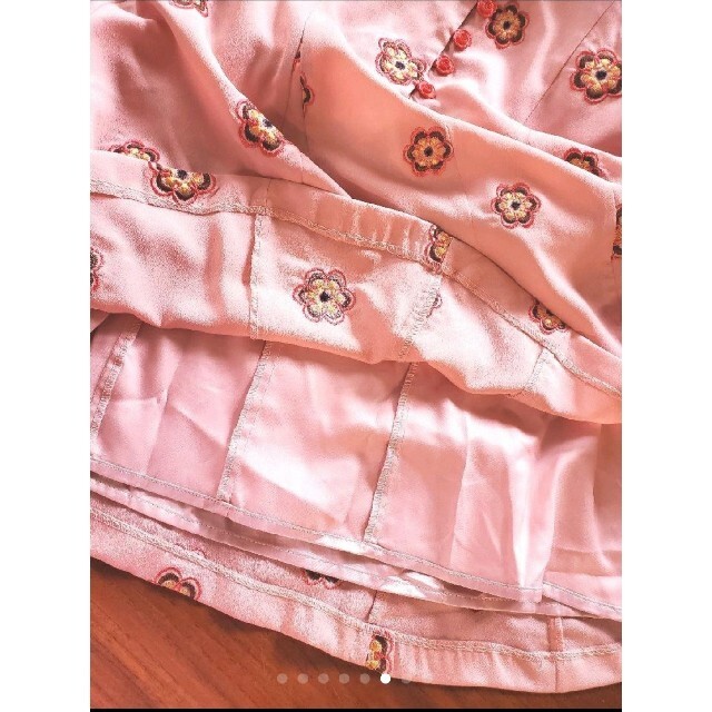 asos(エイソス)のNishe バラボタン ピンクの刺繍お花ワンピース レディースのワンピース(ひざ丈ワンピース)の商品写真