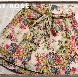 レストローズ(L'EST ROSE)のレストローズ　リボン付き花柄スカート　オフホワイト(ミニスカート)