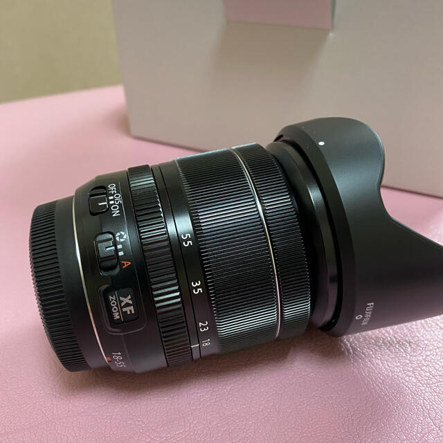 富士フイルム(フジフイルム)の【中古美品】富士 XF18-55 mm f/2.8-4.0R LM OIS スマホ/家電/カメラのカメラ(レンズ(ズーム))の商品写真