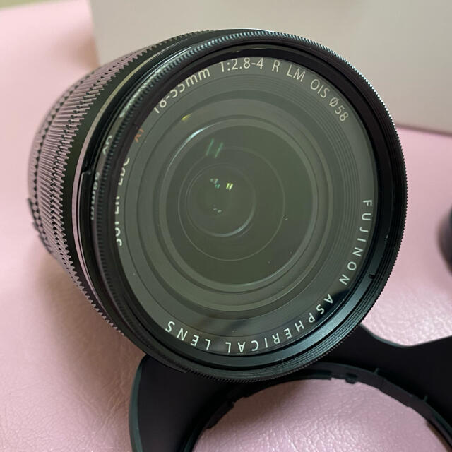 富士フイルム(フジフイルム)の【中古美品】富士 XF18-55 mm f/2.8-4.0R LM OIS スマホ/家電/カメラのカメラ(レンズ(ズーム))の商品写真