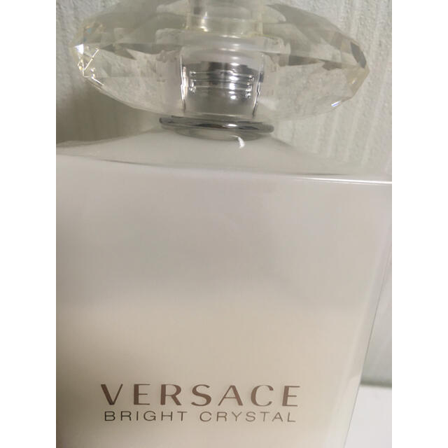VERSACE(ヴェルサーチ)のヴェルサーチ　ブライトクリスタルボディローション コスメ/美容のボディケア(ボディローション/ミルク)の商品写真