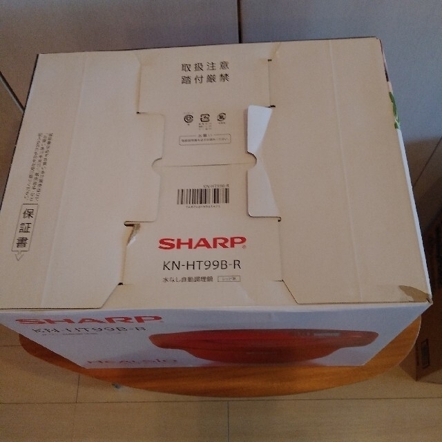 SHARP(シャープ)のシャープ　ヘルシオ　ホットクック　KN-HT99B-R  新品未使用 インテリア/住まい/日用品のキッチン/食器(調理道具/製菓道具)の商品写真