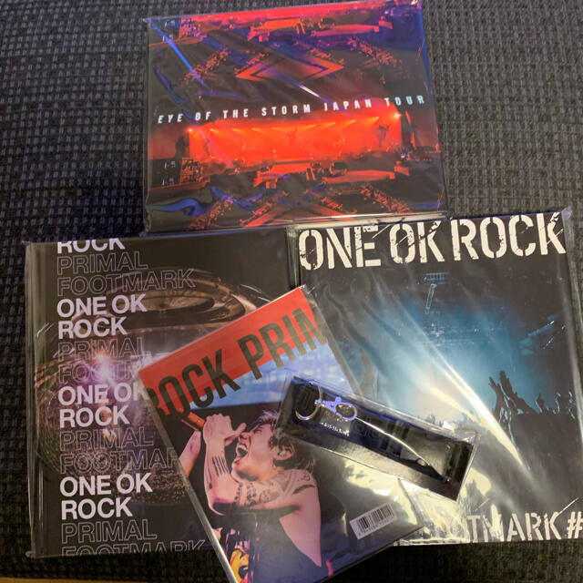 ONE OK ROCK(ワンオクロック)のONE OK ROCK プライマルフットマーク3冊 エンタメ/ホビーのタレントグッズ(ミュージシャン)の商品写真