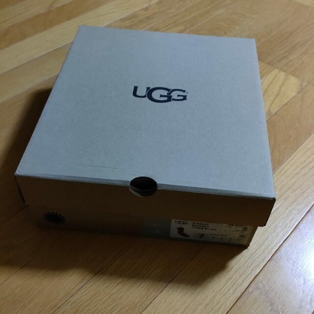 UGG(アグ)のＵＧＧ ベイリーボタン　24.5 レディースの靴/シューズ(ブーツ)の商品写真