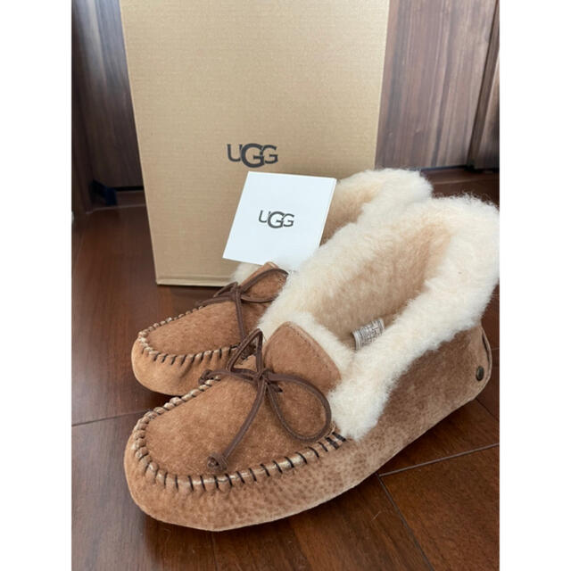 新品未使用UGG スウェードモカシンEU40（日本サイズ25？）