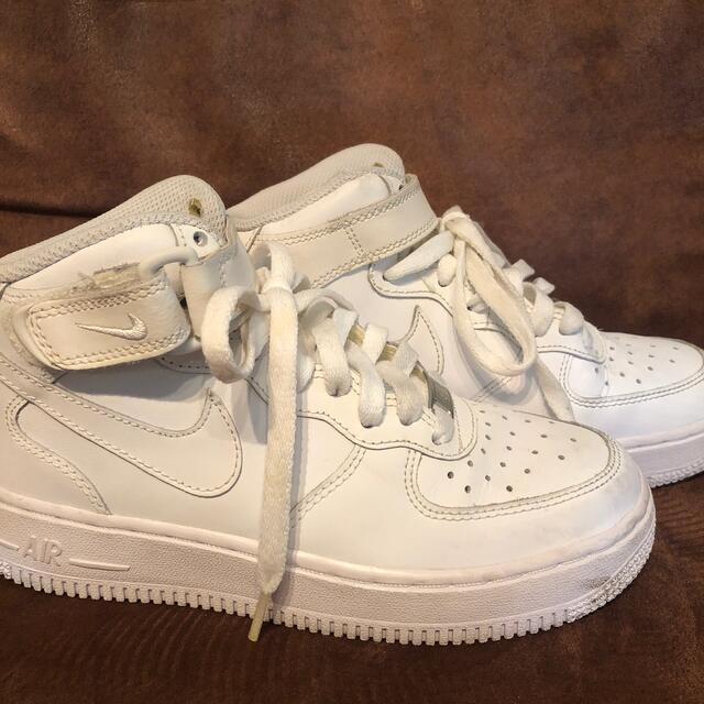 NIKE(ナイキ)のNIKE AF1  22.5cm エアフォース1   キッズ/ベビー/マタニティのキッズ靴/シューズ(15cm~)(スニーカー)の商品写真