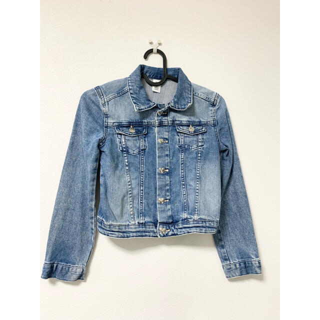 H&M(エイチアンドエム)のH&M kids ハートボタンのジーンズジャケット　ジャケット　130cm キッズ/ベビー/マタニティのキッズ服女の子用(90cm~)(ジャケット/上着)の商品写真