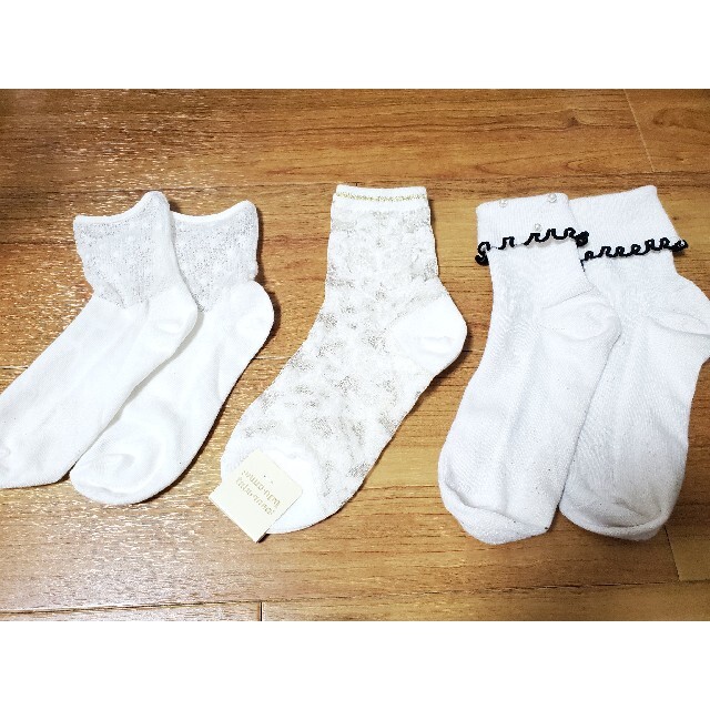 tutuanna(チュチュアンナ)の白　ホワイト　レース　パール　ソックス　靴下　くつ下　３ペアセット レディースのレッグウェア(ソックス)の商品写真