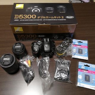 Nikon  DXフォーマットデジタル一眼レフカメラ D5300 ダブルズームキ(デジタル一眼)