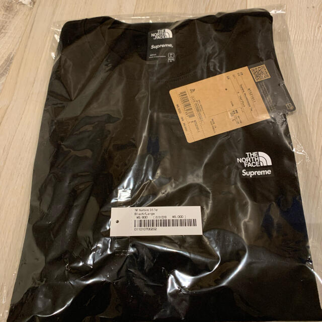 Supreme(シュプリーム)のL 黒　supreme the north face tシャツ　ノースフェイス メンズのトップス(Tシャツ/カットソー(半袖/袖なし))の商品写真