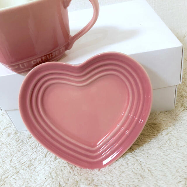 LE CREUSET - 新品ル・クルーゼハートマグカップ&ソーサー LE CREUSET - 新品ル・クルーゼハートマグカップ&ソーサー