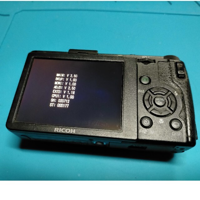 RICOH GR DIGITAL III GW-2+GH-2 セット スマホ/家電/カメラのカメラ(コンパクトデジタルカメラ)の商品写真