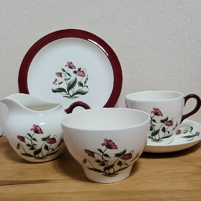 WEDGWOOD(ウェッジウッド)の廃盤 ウェッジウッド メイフィールド(ルビー)  クリーマー&ボウル(大) インテリア/住まい/日用品のキッチン/食器(テーブル用品)の商品写真