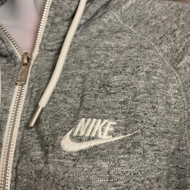 NIKE(ナイキ)の【中古】NIKE ナイキパーカー　メンズM  グレー メンズのトップス(パーカー)の商品写真