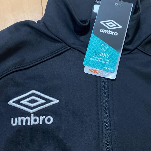 UMBRO(アンブロ)の長袖　タートル　トレーニングシャツ　アンブロ　M スポーツ/アウトドアのトレーニング/エクササイズ(トレーニング用品)の商品写真