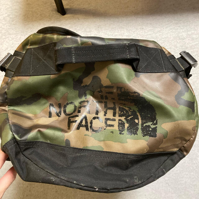 THE NORTH FACE(ザノースフェイス)のTHE NORTH FACE ダッフルバッグ 迷彩　XS 31Ｌ メンズのバッグ(ボストンバッグ)の商品写真