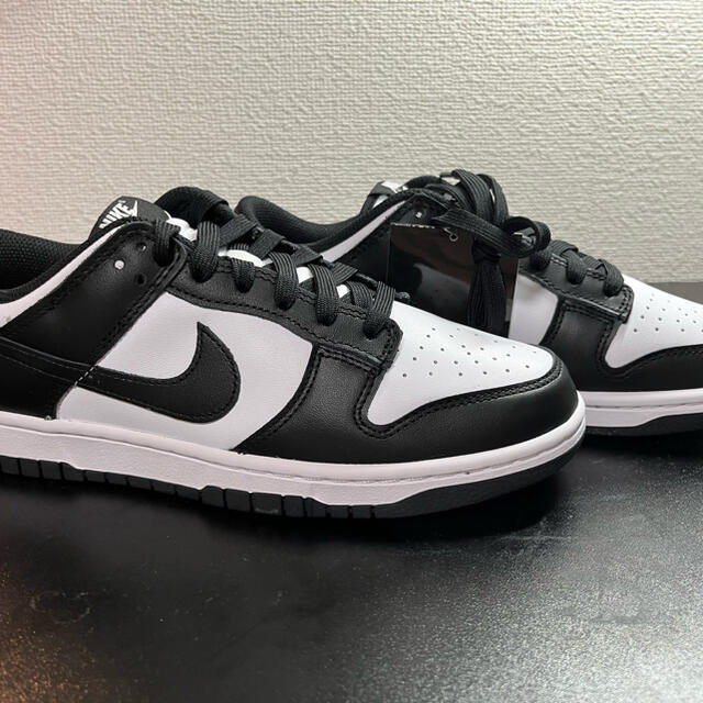 NIKE(ナイキ)のNIKE WMNS DUNK LOW BLACK/WHITE ナイキ　パンダ レディースの靴/シューズ(スニーカー)の商品写真