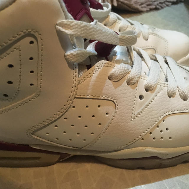 Jordan6 maroon 1