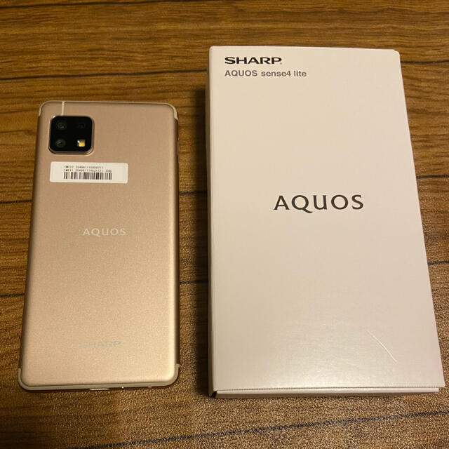 AQUOS(アクオス)のAQUOS sense4 lite ライトカッパー 未使用品 スマホ/家電/カメラのスマートフォン/携帯電話(スマートフォン本体)の商品写真