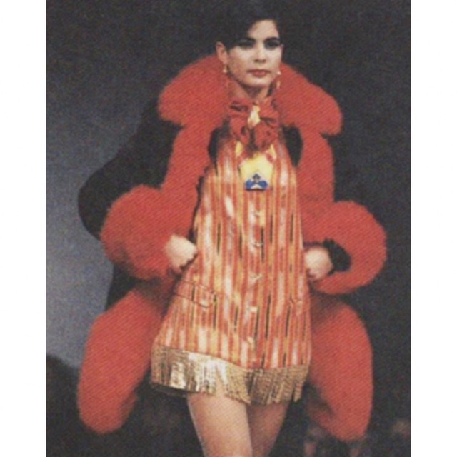 Vivienne Westwood(ヴィヴィアンウエストウッド)の来季値上げします。ヴィヴィアンウエストウッド ウエストシェイプ ボアロングコート レディースのジャケット/アウター(ロングコート)の商品写真