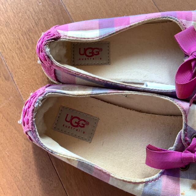 UGG(アグ)のUGG 女の子ローファー キッズ/ベビー/マタニティのキッズ靴/シューズ(15cm~)(ローファー)の商品写真