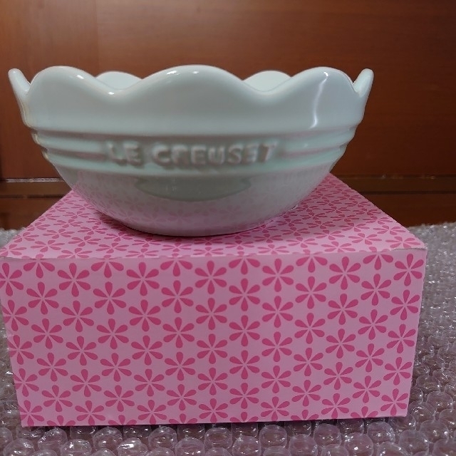 LE CREUSET(ルクルーゼ)のル・クルーゼ フリルボール14cm インテリア/住まい/日用品のキッチン/食器(食器)の商品写真