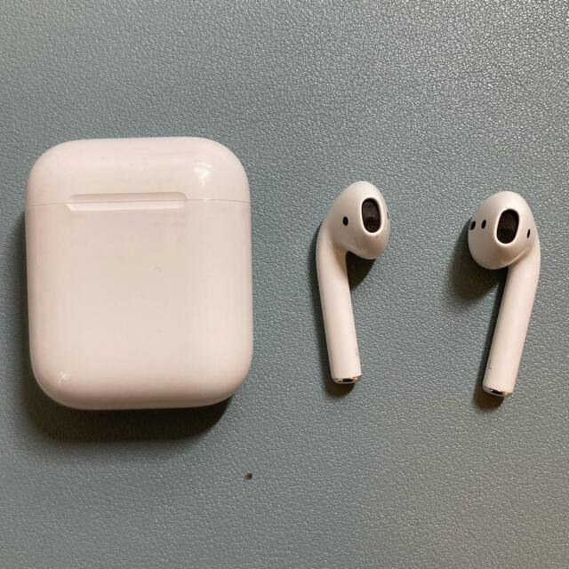 Apple AirPods w/ Charging Case MV7N2J/A 1