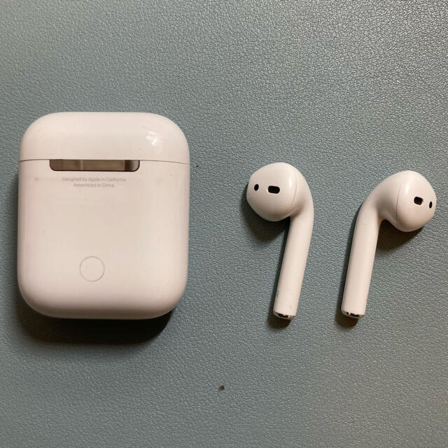 Apple AirPods w/ Charging Case MV7N2J/A 2