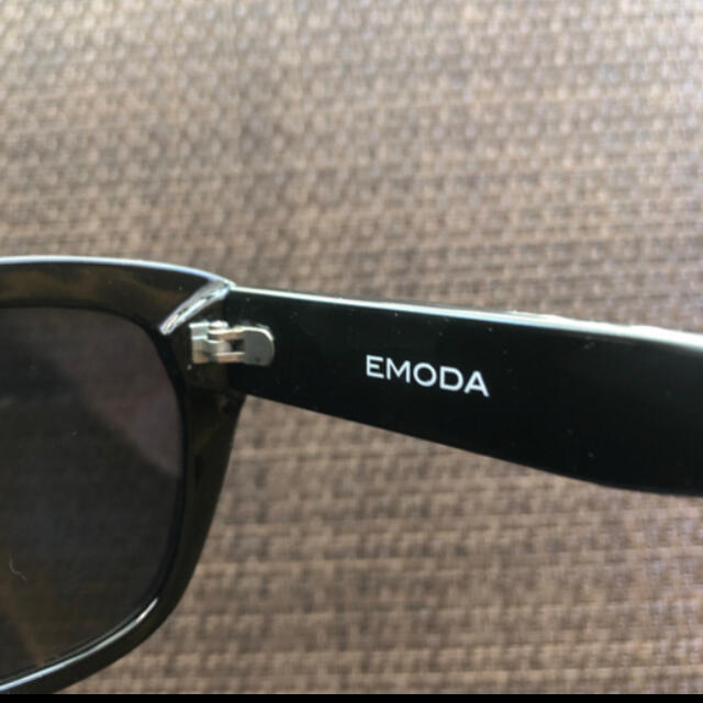 EMODA(エモダ)のEMODA  サングラス　ブラック レディースのアクセサリー(その他)の商品写真